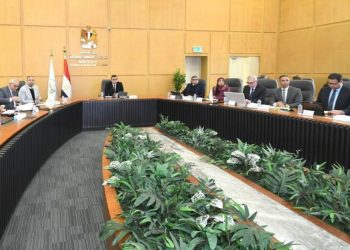 وزير الإسكان يتابع موقف مشروعات الإسكان التى تنفذها هيئة المجتمعات العمرانية بالمدن الجديدة