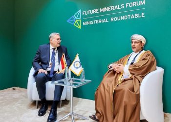 وزير البترول والثروة المعدنية يبحث تبادل الخبرات في مجال التعدين مع سلطنة عُمان