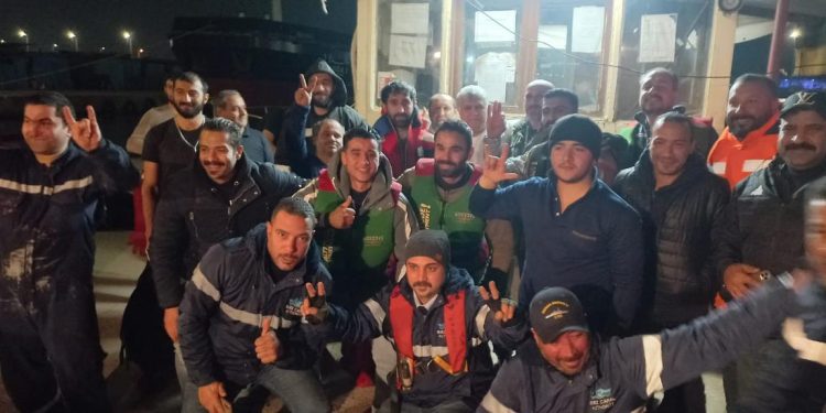 الفريق أسامة ربيع:”نجاح جهود الإنقاذ البحري في إنقاذ طاقم سفينة البضائع ” FENER” بعد زيادة إنحراف السفينة واتجاهها إلى الغرق”