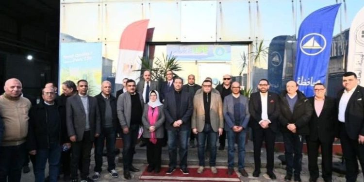 وزير الإسكان ومحافظ دمياط يعقدان اجتماعاً بمقر المنطقة الحرة لمتابعة الأعمال الجارية بها