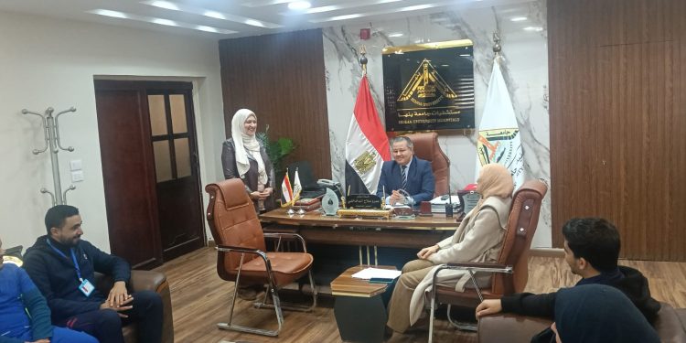 عمرو الدخاخنى المدير التنفيذي لمستشفيات جامعة بنها يُشيد بالدور المحوري لهيئة التمريض في تقديم الرعاية الصحية