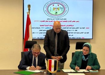 الشركة المصرية لنقل الكهرباء توقّع عقدًا جديدًا مع الخرافي ناشيونال لتعزيز ربط القطار الكهربائي السريع بالشبكة القومية