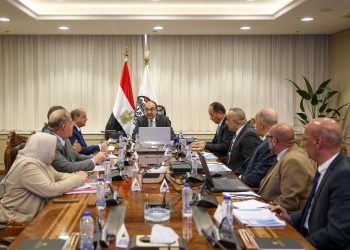 وزير قطاع الأعمال العام يتابع الموقف التنفيذي لمشروع إنتاج حبيبات وأقراص الكلور بشركة مصر لصناعة الكيماويات