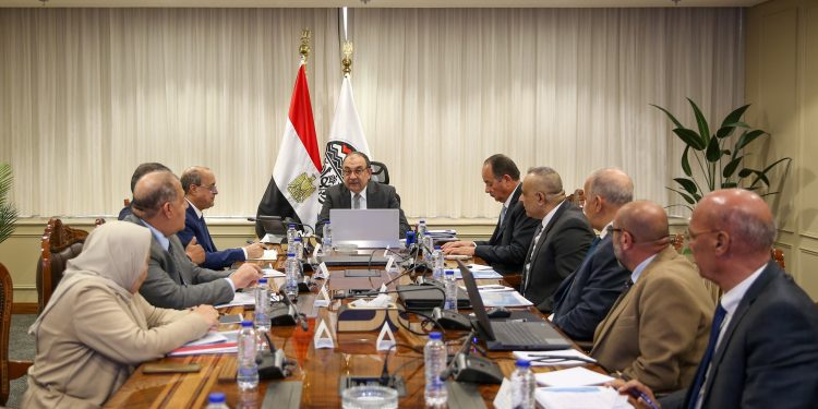 وزير قطاع الأعمال العام يتابع الموقف التنفيذي لمشروع إنتاج حبيبات وأقراص الكلور بشركة مصر لصناعة الكيماويات