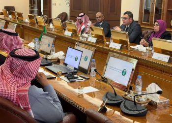 وزير الإسكان يعقد لقاءً مع وزير البيئة والمياه والزراعة السعودي لبحث سبل تعزيز التعاون