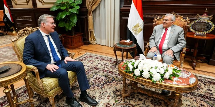 خلال زيارته لمقر المجلس.. وزير البترول والثروة المعدنية يهنيء رئيس مجلس الشيوخ