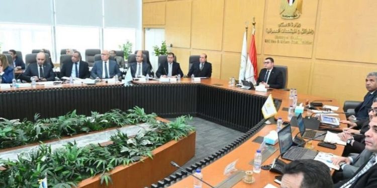 وزير الإسكان يتابع الموقف التنفيذي لمشروعات المبادرة الرئاسية “حياة كريمة” لتطوير قرى الريف المصري