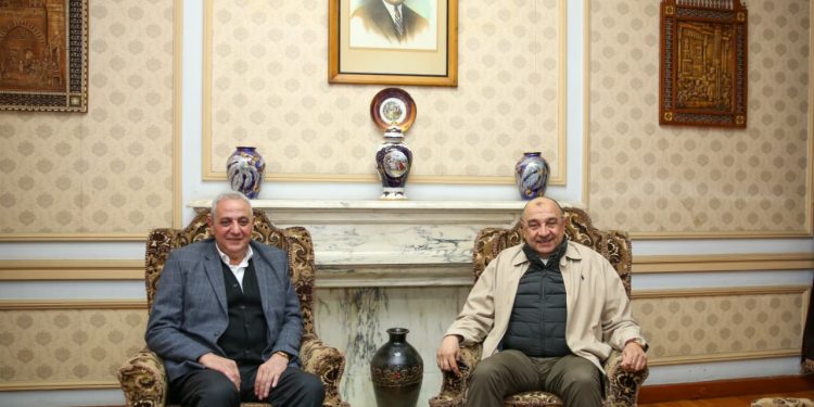 وزير قطاع الأعمال العام يستهل زيارته لشركة مصر للغزل والنسيج بالمحلة الكبرى بلقاء محافظ الغربية