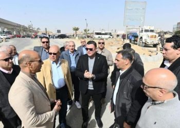 وزير الإسكان يتفقد أعمال تطوير ورفع كفاءة الطرق بعدد من المناطق الحيوية بمدينة حدائق أكتوبر