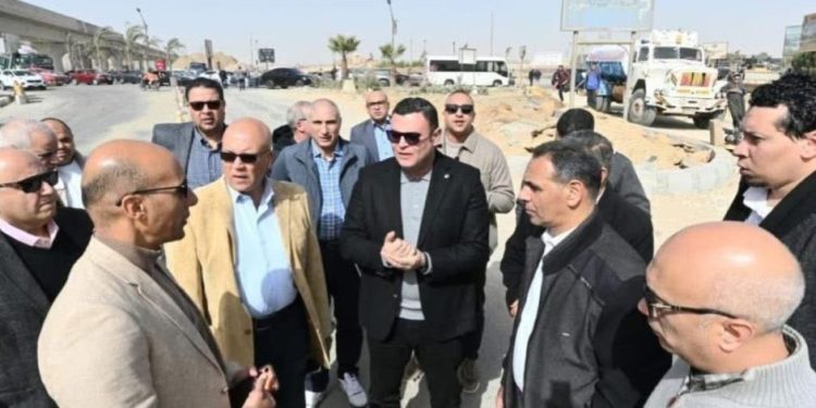 وزير الإسكان يتفقد أعمال تطوير ورفع كفاءة الطرق بعدد من المناطق الحيوية بمدينة حدائق أكتوبر
