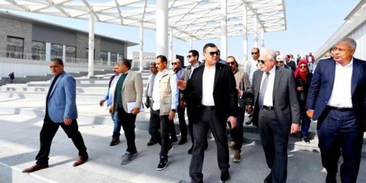 وزير الإسكان ومستشار رئيس الجمهورية يتابعان موقف مشروع “حدائق تلال الفسطاط” بمحافظة القاهرة