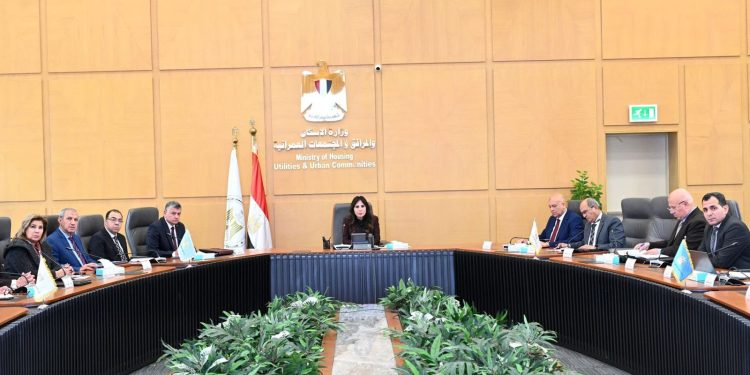 وزيرة الإسكان تعقد اجتماعًأ موسعًا لمتابعة موقف تنفيذ مشروعات المبادرة الرئاسية “حياة كريمة”