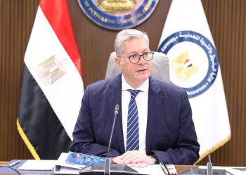 لتعزيز الكفاءة وتطوير الأداء.. وزير البترول يصدر حركة تكليفات واسعة لقيادات الوزارة والشركات