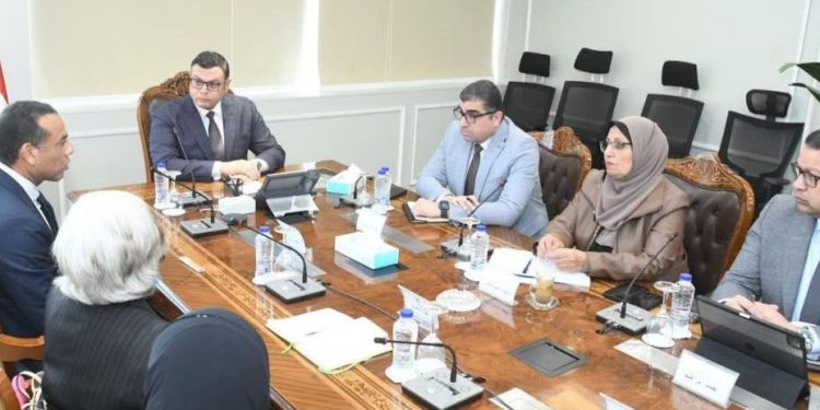 وزير الإسكان يلتقي مدير مكتب الهابيتات في مصر لبحث تعزيز التعاون في الملفات المشتركة لدعم التنمية العمرانية المستدامة