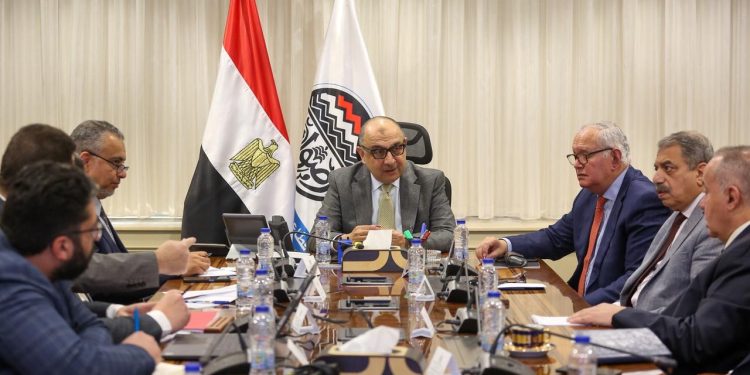 وزير قطاع الأعمال العام يبحث مع الاتحاد العام للمستثمرين الأفرو-آسيوي فرص الشراكة والاستثمار