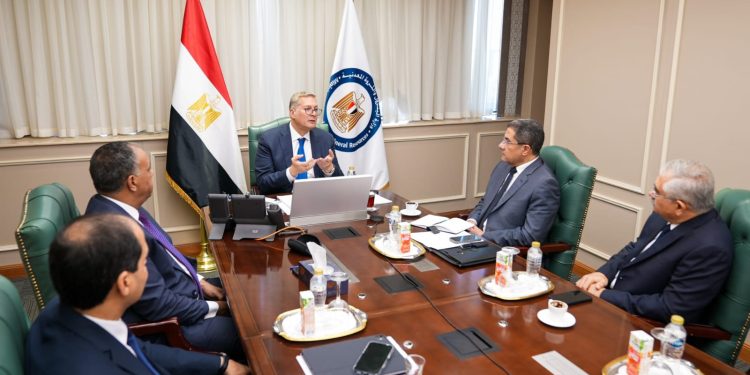 بالتعاون مع الشركات العالمية.. وزير البترول يبحث وضع آليات تطوير تكنولوجيا الحفر لمضاعفة الإنتاج