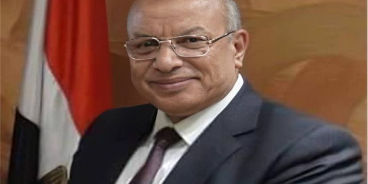  رئيس مياه القاهرة يلتقي العاملين بالقطاعات التجارية للاستماع إلى مقترحات تطوير الخدمات