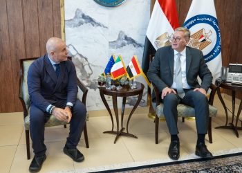 وزير البترول والثروة المعدنية يبحث مع سفير إيطاليا التعاون في مشروعات البترول والغاز