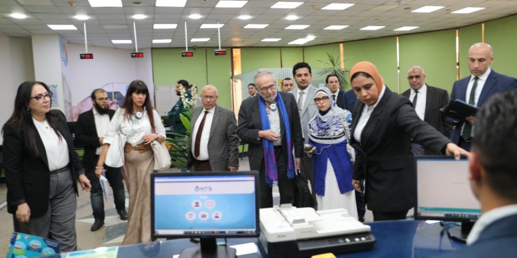 رئيس مياه القاهرة الكبرى يستقبل المقرر الأممي ويصطحبه في جولة ميدانية داخل الخط الساخن 125 ومركز خدمة العملاء بالوايلي
