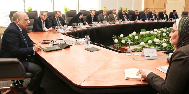 التفاصيل الكاملة لاجتماع وزير الكهرباء مع رؤساء القابضة والمصرية للكهرباء و 9 شركات توزيع