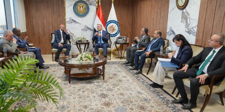لبحث فرص الاستثمار والتمويل .. وزير البترول والثروة المعدنية يستقبل نائب رئيس مؤسسة التمويل الدولية