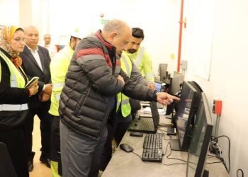 الدكتور محمود عصمت يتفقد محطة الربط الكهربائي المصرى السعودى العملاقة