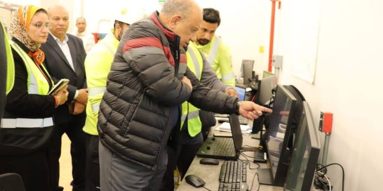 الدكتور محمود عصمت يتفقد محطة الربط الكهربائي المصرى السعودى العملاقة