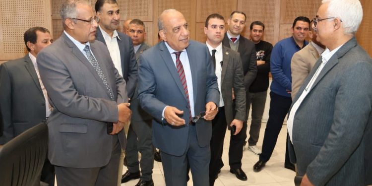 خاص.. محمود عصمت يتفقد المركز القومي للتحكم في الطاقة بالعاصمة الإدارية لمتابعة الأحمال خلال رمضان
