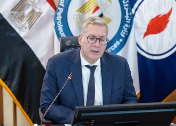 وزير البترول يعتمد الموازنة الاستثمارية للشركة العامة للبترول للعام المالي 2026–2027