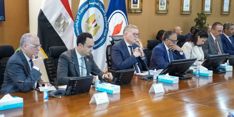  وزير البترول يؤكد على أهمية التكنولوجيا في تعظيم الاستفادة من الفرص البترولية بخليج السويس
