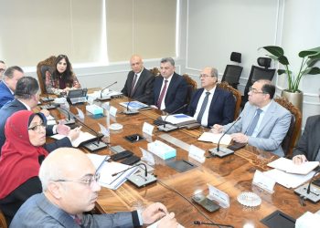 وزيرة الإسكان تبحث مع رئيس “التنمية الحضرية” آخر إجراءات تشغيل “حديقة تلال الفسطاط” وموقف عدد من المشروعات المشتركة