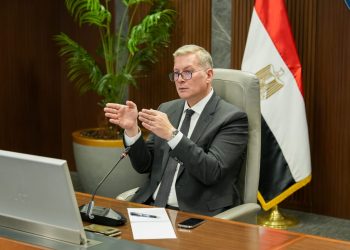  كريم بدوي: تسريع تطبيق تقنيات الحفر الأفقي والتكسير الهيدروليكي لزيادة الإنتاج البترولي