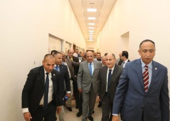 وزير الكهرباء يشارك العاملين بديوان الوزارة والشركة القابضة لكهرباء مصر والشركة المصرية لنقل الكهرباء إفطارهم الجماعي