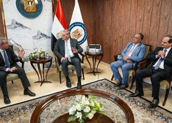 وزير البترول والثروة المعدنية يتابع مع مسئولي “إيني” الإيطالية خطط زيادة الإنتاج وربط الحقول القبرصية