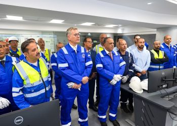 وزير البترول والثروة المعدنية يتفقد الوحدات الإنتاجية لشركة القاهرة لتكرير البترول ويجري حوارًا مع العاملين