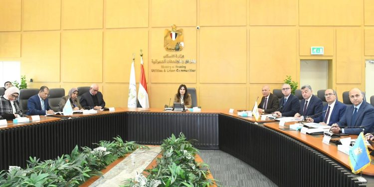 وزيرة الإسكان تترأس لجنة المرافق لمتابعة منظومة العمل بقطاع مياه الشرب والصرف الصحي بالمحافظات والمدن الجديدة