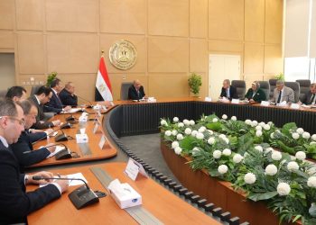 في ضوء التصعيد العسكري والظروف الطارئة التي تمر بها المنطقة.. وزير الكهرباء يجتمع بأعضاء اللجنة الدائمة لإدارة الأزمات والكوارث