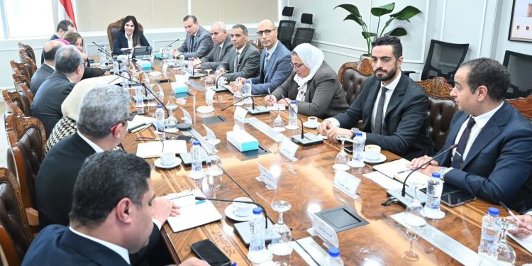 تنفيذًا لتوجيهات القيادة السياسية.. وزيرة الإسكان تبحث إجراءات وآليات طرح وحدات سكنية بنظام الإيجار