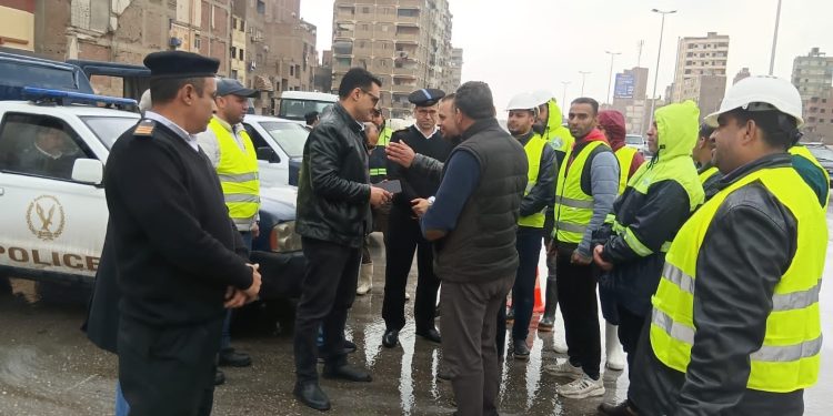 رئيس شركة مياة الشرب بالقليوبية فى الشارع لمتابعة أعمال رفع تجمعات مياه الأمطار