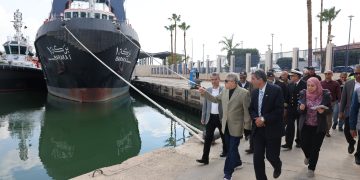 الفريق أسامة ربيع يتابع انتظام حركة الملاحة بالقناة وجاهزية أطقم الإرشاد والأطقم البحرية