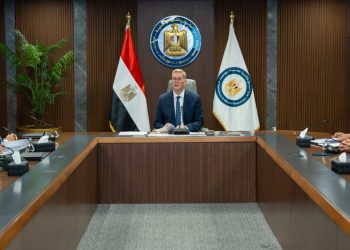 عقب موافقة مجلس الوزراء.. وزير البترول والثروة المعدنية يبحث تنفيذ المسح الجوي الشامل للمعادن في مصر