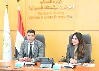وزيرا الإسكان والصناعة يبحثان سبل التعاون المشترك في ملف تطوير المناطق الصناعية بما يدعم الصناعة والمصنعين