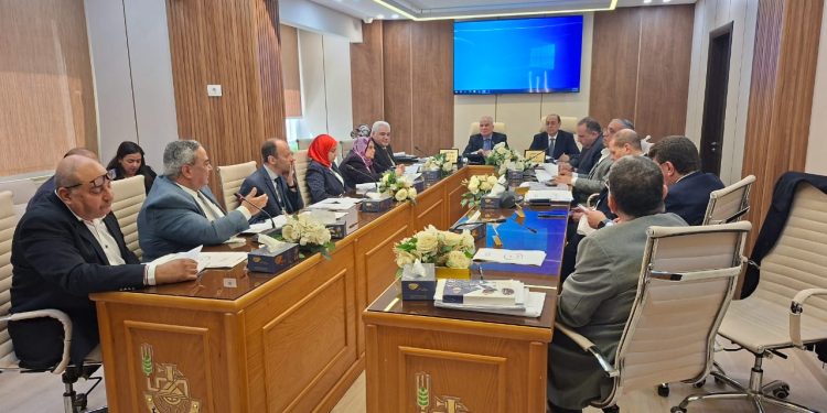 بمبيعات مستهدفة 600 مليون جنيه.. القابضة للكيماويات تعتمد الموازنة التخطيطية لـ “مطابع محرم” وتُشيد بأدائها الطموح