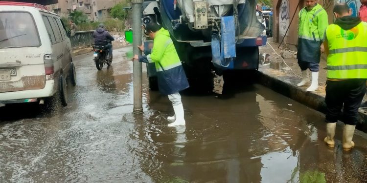 مياه الشرب بالجيزة… تعامل فوري مع مياه الأمطار المتساقطة