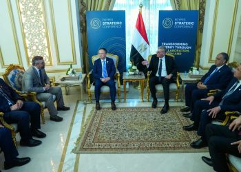 وزير البترول يبحث تعزيز التعاون مع شلمبرجير العالمية في تطبيق الحفر الأفقي لزيادة الإنتاج البترولي