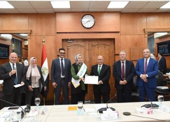 تكريم الأم المثالية بشركة مياه القليوبية على مستوى «القابضة للمياه» لعام 2026