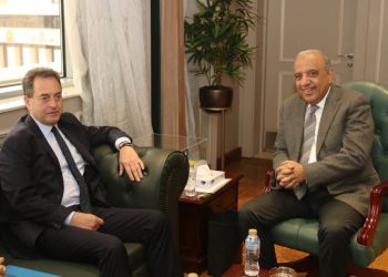 وزير الكهرباء يبحث مع سفير فرنسا بالقاهرة سبل دعم وتعزيز فرص الشراكة والتعاون فى مجالات الكهرباء والطاقات المتجددة ودعم وتطوير وتحديث الشبكة الموحدة