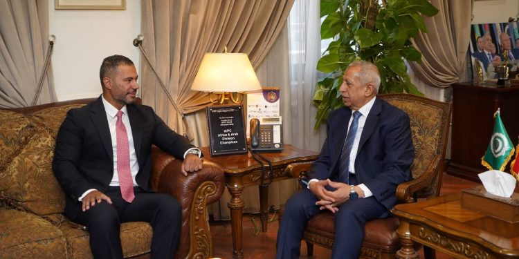 نائب رئيس البورصة المصرية يزور “الأكاديمية العربية للنقل البحري” لنشر الثقافة المالية والاستثمارية