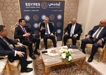 وزراء البترول والتعليم العالي والشباب والرياضة يعقدون مائدة مستديرة لتمكين وتأهيل الكفاءات الشابة بقطاع الطاقة