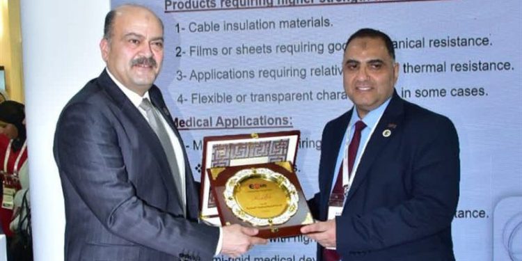 المهندس علاء عبدالفتاح يكرم البتروكيماويات المصرية لدورها في توطين الصناعات المتخصصة